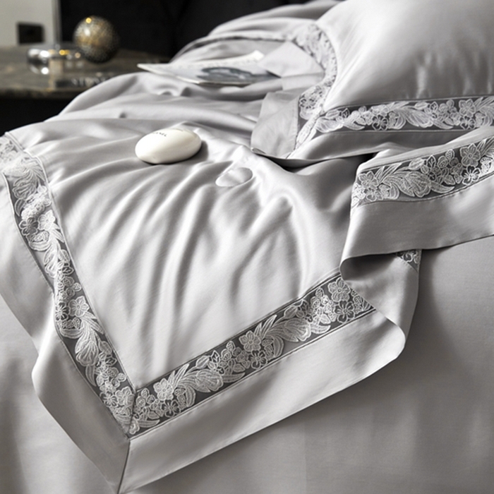 91家纺网 家纺一手货源 找家纺 榻尚家居 2024新款天丝棉镂空夏被四件套-云绡系列 云绡-优雅灰天丝棉夏被四件套