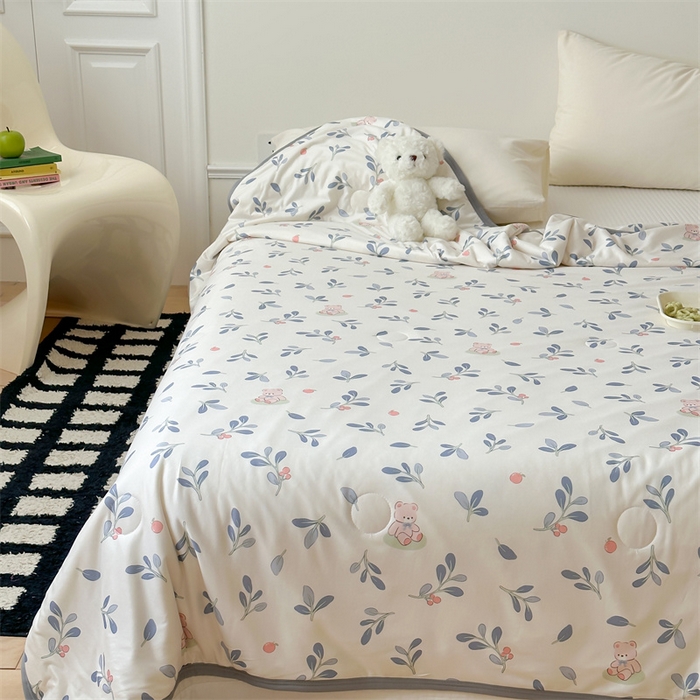 91家纺网 家纺一手货源 找家纺 觅糖  2024春夏新款针织云柔大豆夏被24组 乖乖熊