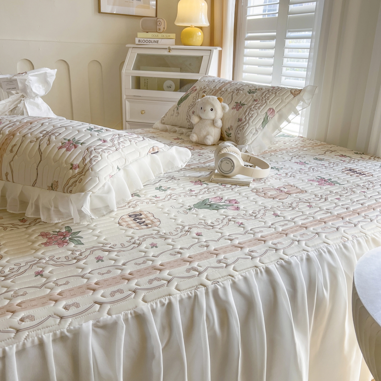 91家纺网 家纺一手货源 找家纺 慕澄家纺 2024新款小版印花床裙款乳胶凉席三件套 床裙款-洛丽塔