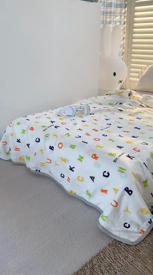 91家纺网 家纺一手货源 找家纺 潮邦 2025新款全棉双层纱多功能盖毯 甜心字母