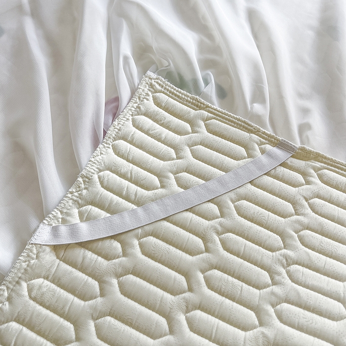 91家纺网 家纺一手货源 找家纺 慕澄家纺 2024新款小版印花床裙款乳胶凉席凉感丝夏被四件套 床裙款-粉樱桃