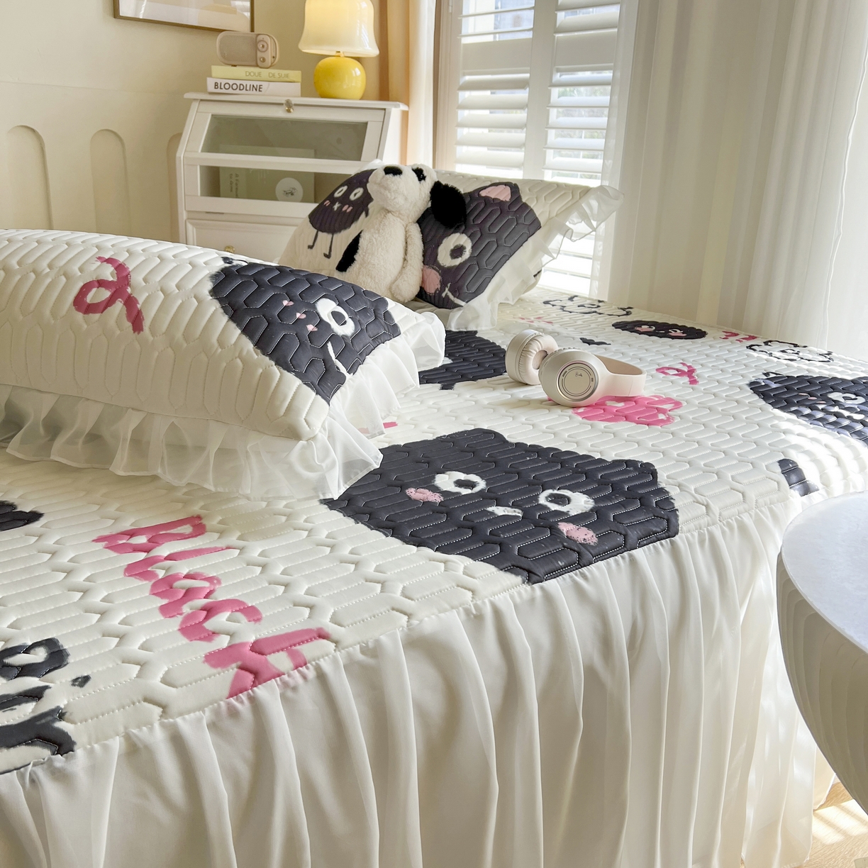 91家纺网 家纺一手货源 找家纺 慕澄家纺 2024新款小版印花床裙款乳胶凉席三件套 床裙款-小煤球