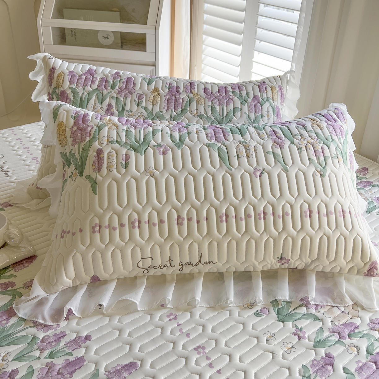 91家纺网 家纺一手货源 找家纺 慕澄家纺 2024新款小版印花床裙款乳胶凉席三件套 床裙款-紫色浪漫