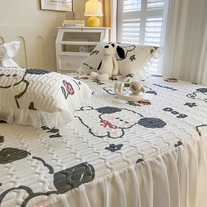 91家纺网 家纺一手货源 找家纺 慕澄家纺 2024新款小版印花床裙款乳胶凉席三件套 床裙款-快乐小狗