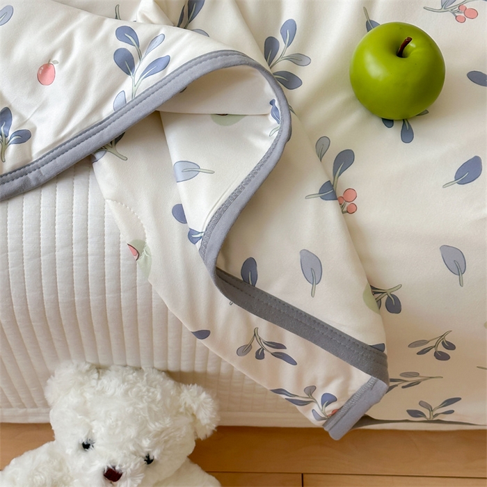 91家纺网 家纺一手货源 找家纺 觅糖  2024春夏新款针织云柔大豆夏被24组 乖乖熊