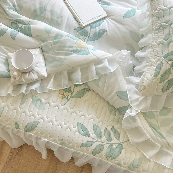 91家纺网 家纺一手货源 找家纺 慕澄家纺 2024新款小版印花床裙款乳胶凉席凉感丝夏被四件套 床裙款-绿叶
