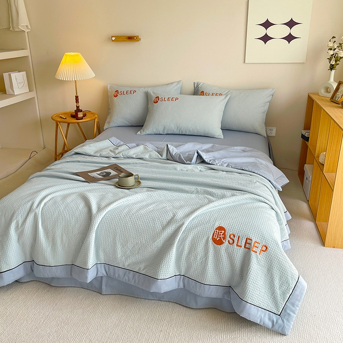 91家纺网 家纺一手货源 找家纺 眠博士 2024新款A类全棉华夫格拼角夏被套件系列 夏被-雾蓝
