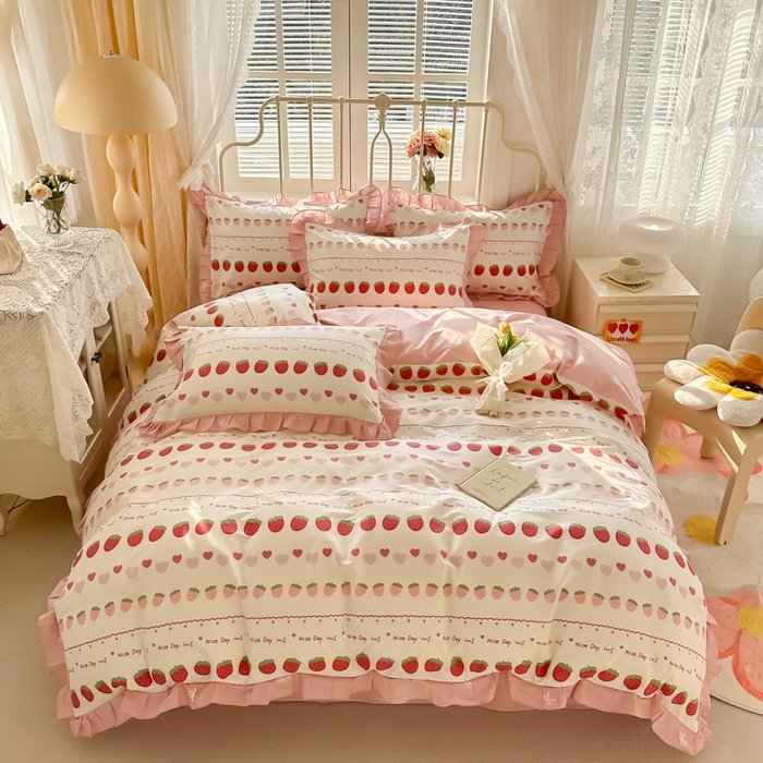 91家纺网 家纺一手货源 找家纺 眠屿 2024新款40支全棉花边四件套 快乐草莓