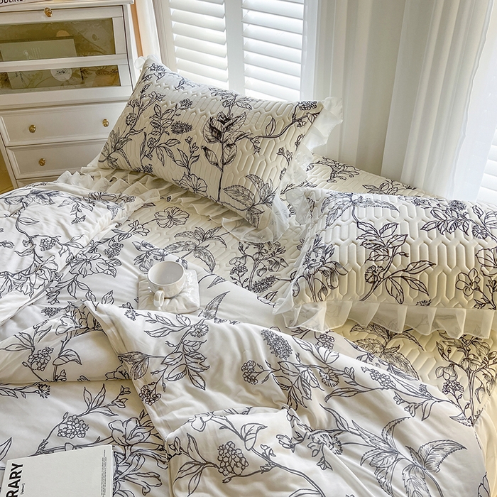 91家纺网 家纺一手货源 找家纺 慕澄家纺 2024新款小版印花床裙款乳胶凉席凉感丝夏被四件套 床裙款-赫本