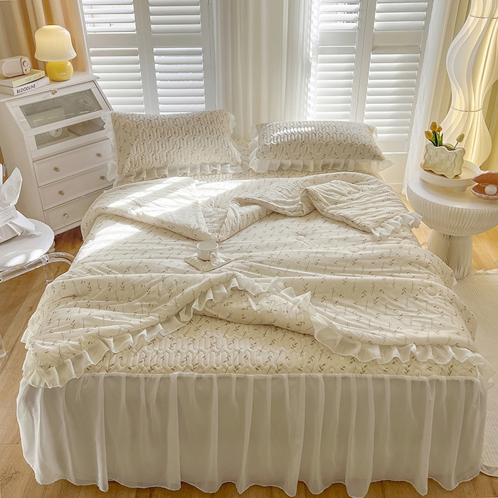 91家纺网 家纺一手货源 找家纺 慕澄家纺 2024新款小版印花床裙款乳胶凉席凉感丝夏被四件套 床裙款-叶子青青