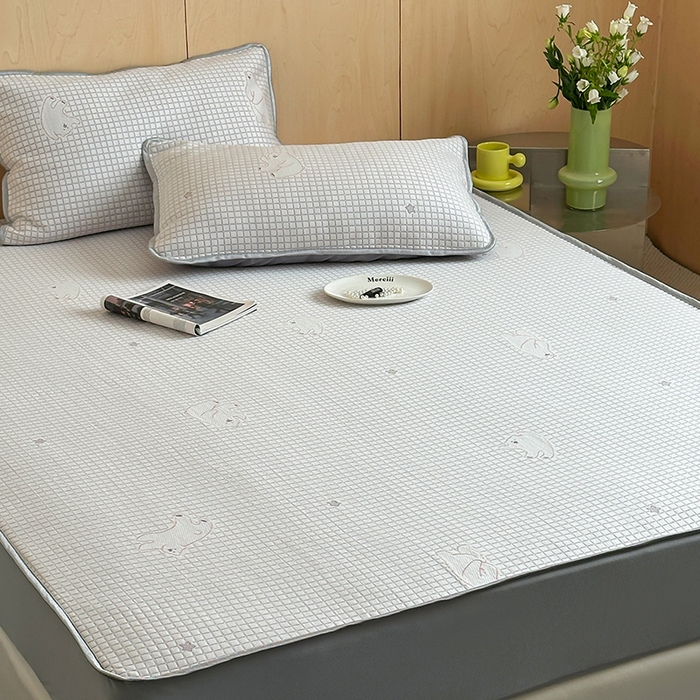 91家纺网 家纺一手货源 找家纺 顾里家纺 新款冰豆豆立体提花软席床笠款 北极熊紫