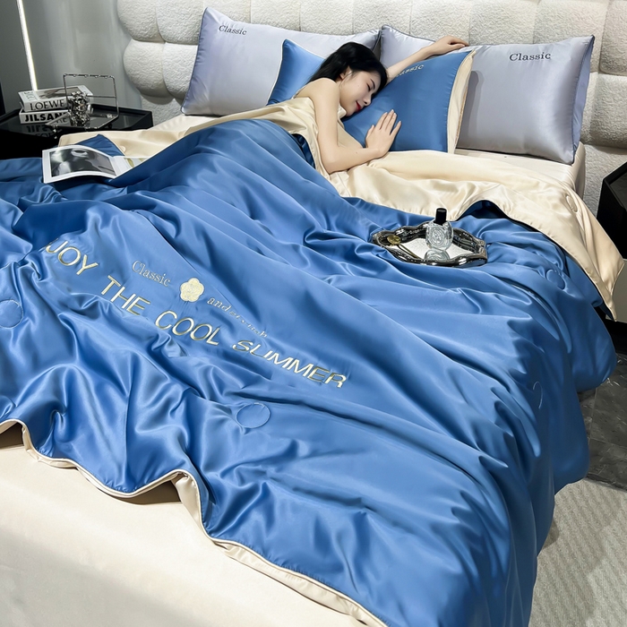 91家纺网 家纺一手货源 找家纺 梦镜家纺 2025新款凉感丝刺绣系列夏被 梵高蓝+香槟