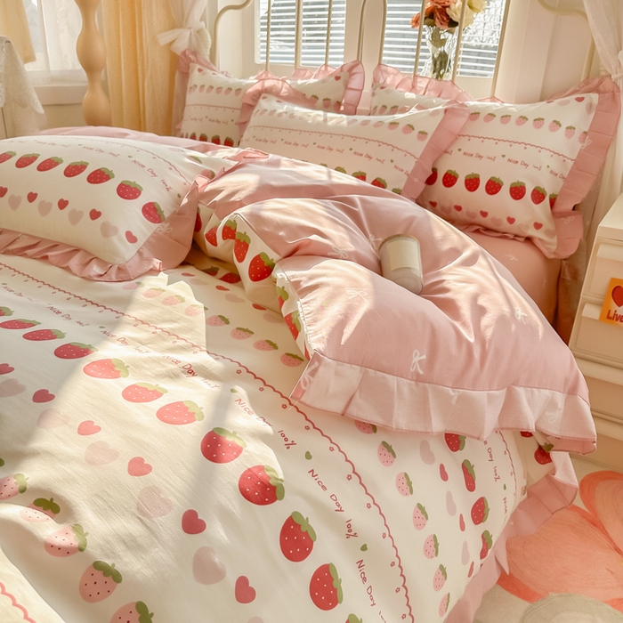 91家纺网 家纺一手货源 找家纺 眠屿 2024新款40支全棉花边四件套 快乐草莓