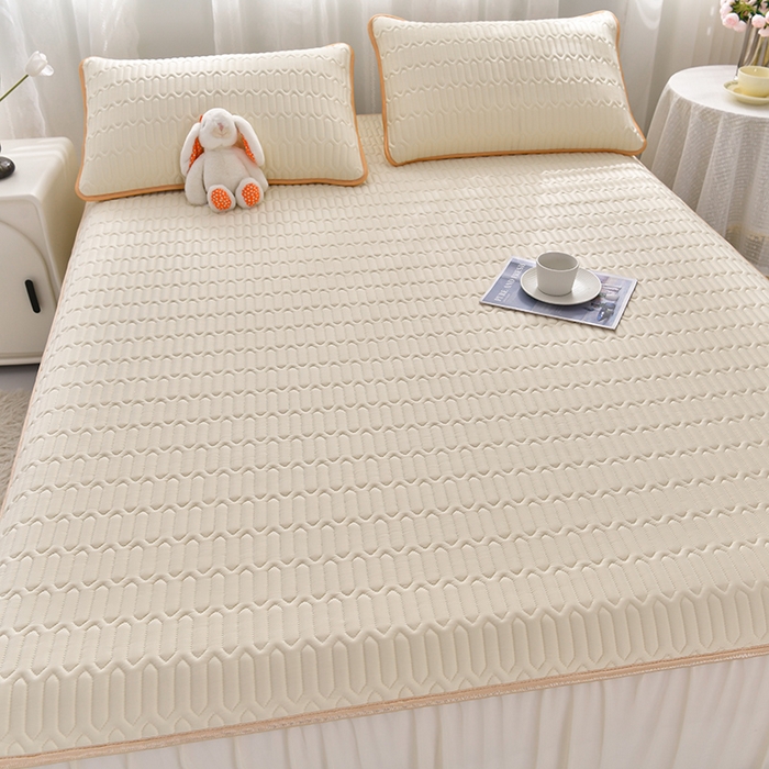 91家纺网 家纺一手货源 找家纺 诺梵家纺 2024新款0.5凉感丝乳胶凉席床裙款三件套 淡奶黄