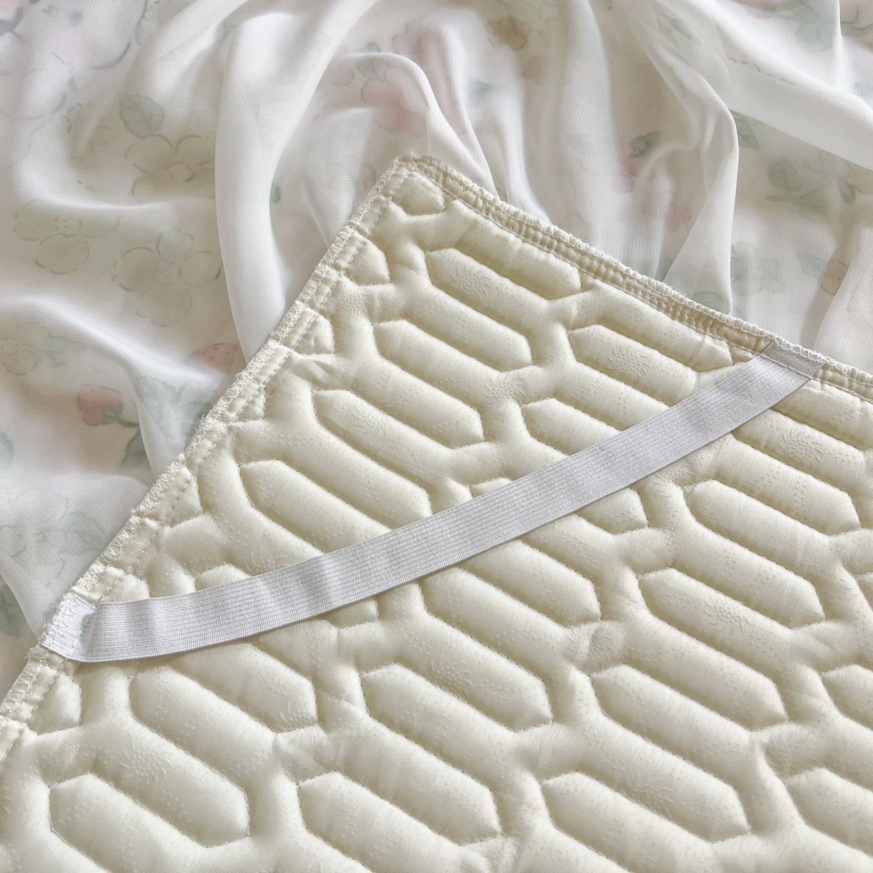 91家纺网 家纺一手货源 找家纺 慕澄家纺 2024新款小版印花床裙款乳胶凉席凉感丝夏被四件套 床裙款-夏天