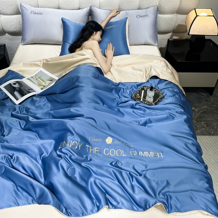 91家纺网 家纺一手货源 找家纺 梦镜家纺 2025新款凉感丝刺绣系列夏被 梵高蓝+香槟