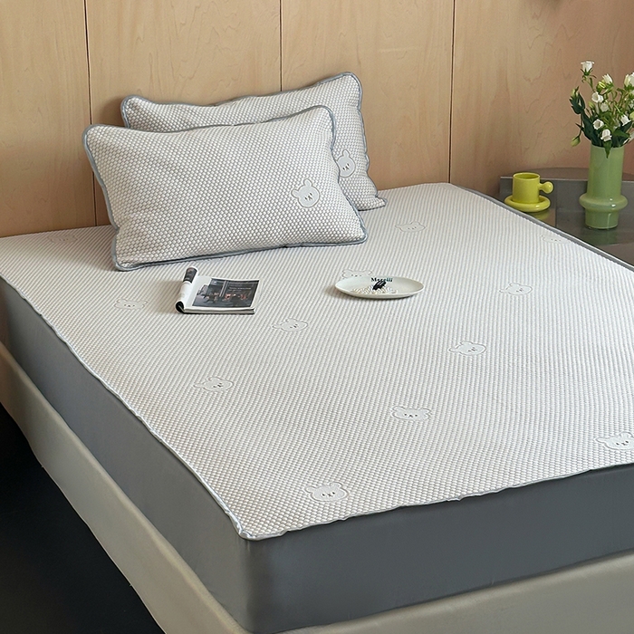 91家纺网 家纺一手货源 找家纺 顾里家纺 新款冰豆豆立体提花软席床笠款 小熊咖