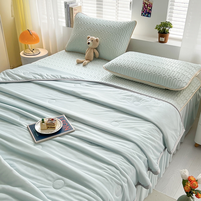 91家纺网 家纺一手货源 找家纺 爱洛 2024新款凉感丝乳胶凉席夏被四件套夏凉被空调被乳胶席 浅蓝