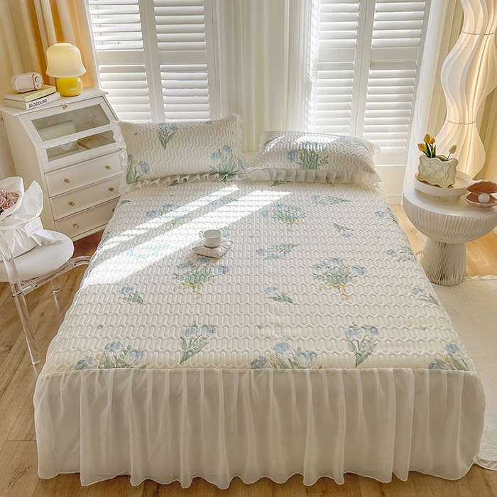 91家纺网 家纺一手货源 找家纺 慕澄家纺 2024新款小版印花床裙款乳胶凉席三件套 床裙款-祈愿