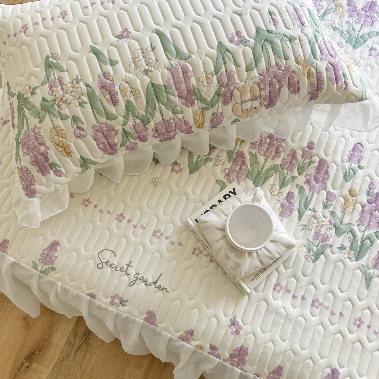 91家纺网 家纺一手货源 找家纺 慕澄家纺 2024新款小版印花床裙款乳胶凉席三件套 床裙款-紫色浪漫