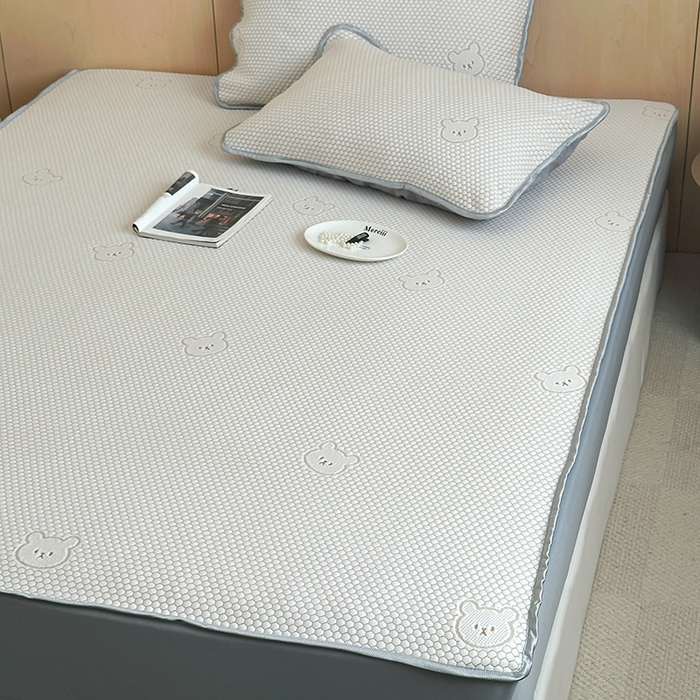 91家纺网 家纺一手货源 找家纺 顾里家纺 新款冰豆豆立体提花软席床笠款 小熊咖