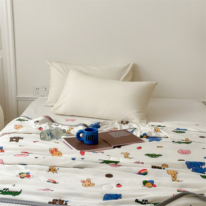 91家纺网 家纺一手货源 找家纺 觅糖  2024春夏新款针织云柔大豆夏被24组 动物乐园