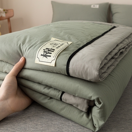 91家纺网 家纺一手货源 找家纺 简如 2025新款A类纯棉水洗棉简约双拼夏凉被空调被全棉棉花夏被四件套 橄榄绿+神秘灰