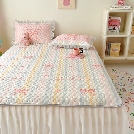 91家纺网 家纺一手货源 找家纺 （总）柒月家居 2024新款奶油风大版凉感丝床裙款乳胶席