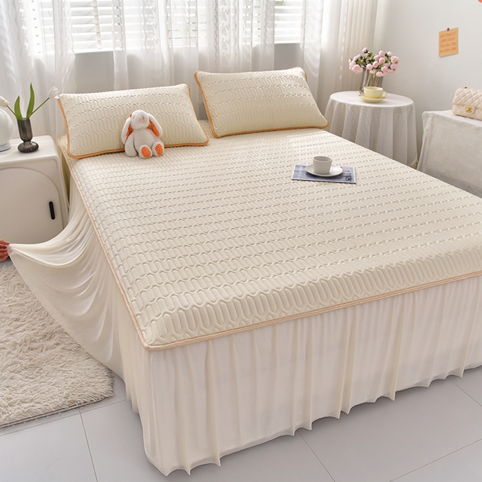 91家纺网 家纺一手货源 找家纺 诺梵家纺 2024新款0.5凉感丝乳胶凉席床裙款三件套 淡奶黄