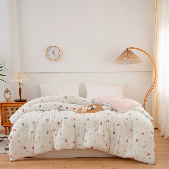 91家纺网 家纺一手货源 找家纺 啊雅家居 2025新款A类针织棉云柔大豆被抗菌被子被芯  小蘑菇