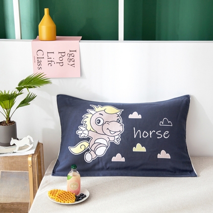 91家纺网 家纺一手货源 找家纺 朴尔家纺-毛巾被 2024新款成人定位卡通大版花全棉四层纱布枕巾53*78cm一对 奔奔马