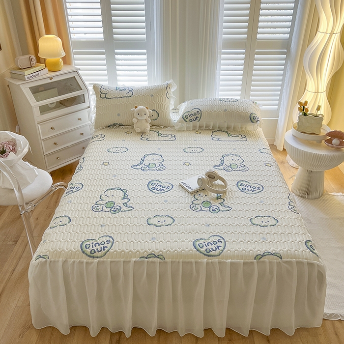 91家纺网 家纺一手货源 找家纺 慕澄家纺 2024新款小版印花床裙款乳胶凉席三件套 床裙款-顽皮小恐龙