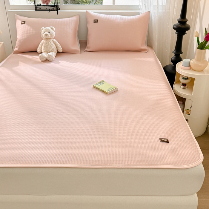 91家纺网 家纺一手货源 找家纺 慕澄家纺 2024新款高克重冰豆豆复合纯色贴标凉席  冰激凌-粉