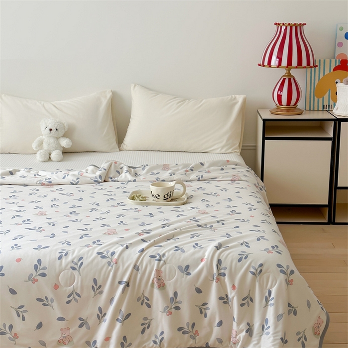 91家纺网 家纺一手货源 找家纺 觅糖  2024春夏新款针织云柔大豆夏被24组 乖乖熊