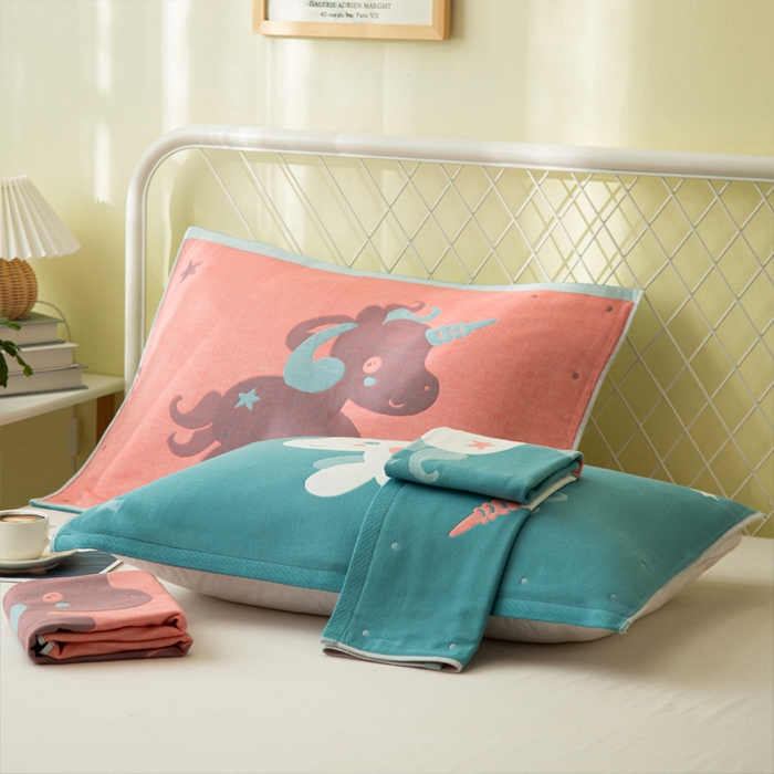 91家纺网 家纺一手货源 找家纺 朴尔家纺-毛巾被 2024新款卡通风格全棉四层纱布枕巾 飞马-绿