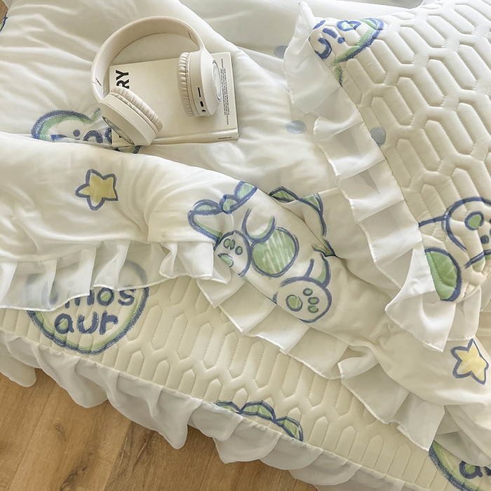 91家纺网 家纺一手货源 找家纺 慕澄家纺 2024新款小版印花床裙款乳胶凉席凉感丝夏被四件套 床裙款-顽皮小恐龙