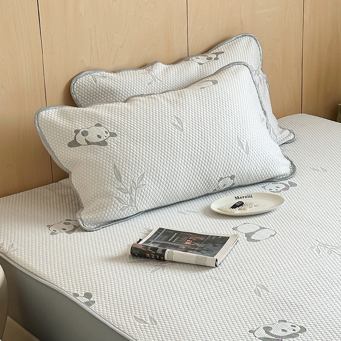 91家纺网 家纺一手货源 找家纺 顾里家纺 新款冰豆豆立体提花软席床笠款 国宝熊猫灰