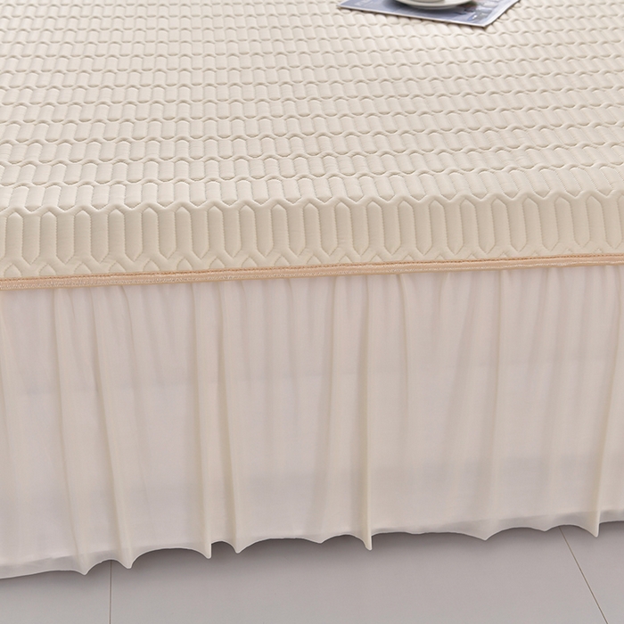 91家纺网 家纺一手货源 找家纺 诺梵家纺 2024新款0.5凉感丝乳胶凉席床裙款三件套 淡奶黄