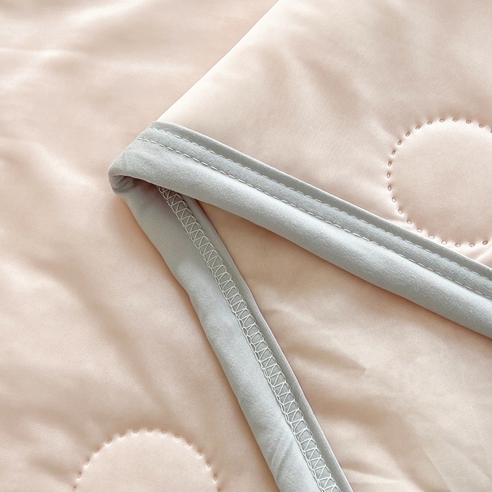 91家纺网 家纺一手货源 找家纺 爱洛 2024新款凉感丝乳胶凉席夏被四件套夏凉被空调被乳胶席 粉玉