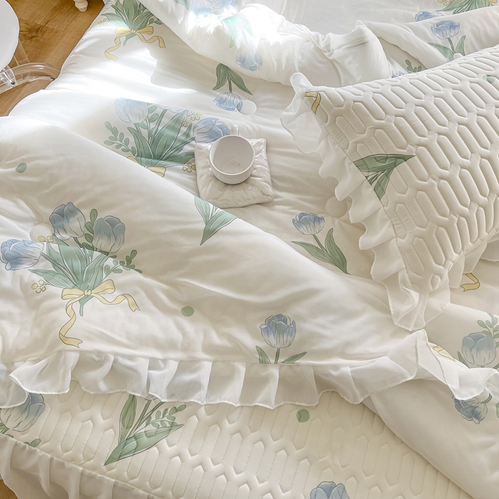 91家纺网 家纺一手货源 找家纺 慕澄家纺 2024新款小版印花床裙款乳胶凉席凉感丝夏被四件套 床裙款-祈愿