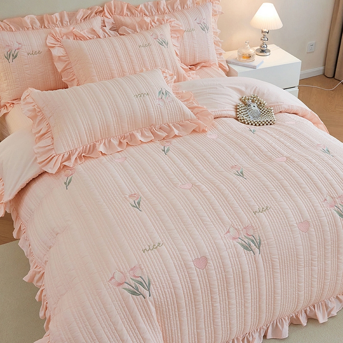 91家纺网 家纺一手货源 找家纺 OL家纺 2024新款水洗全棉被套刺绣床盖夹棉三件套四件套 郁金香-公主粉