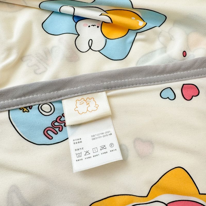 91家纺网 家纺一手货源 找家纺 星期八 2024新款舒适亲肤婴儿裸睡级卡通印花凉感毯 糖果兔
