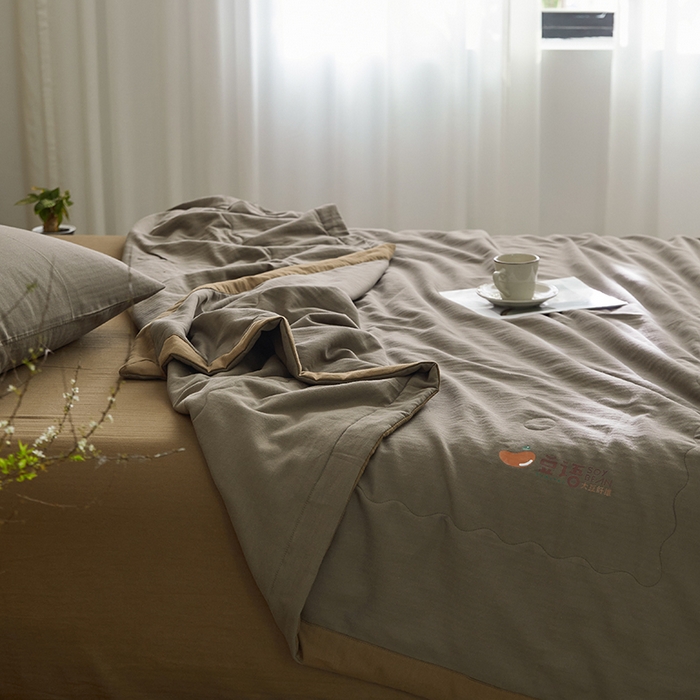 91家纺网 家纺一手货源 找家纺 梦享生活家居 2024新款A类双层纱全棉提花大豆夏被 朱古力