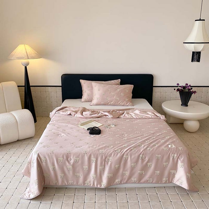 91家纺网 家纺一手货源 找家纺 汇庭 2024新款雅棉天丝可机洗夏被棚拍 多多象粉