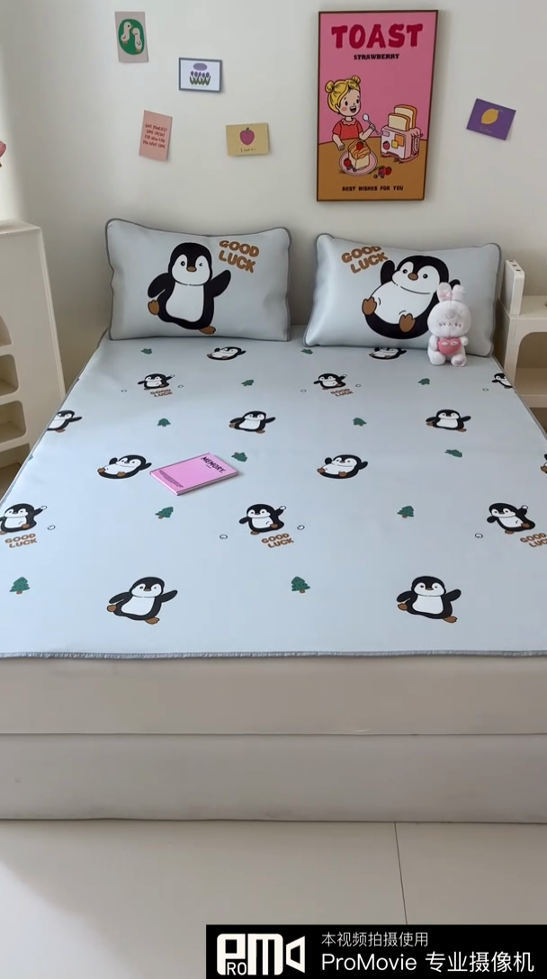 91家纺网 家纺一手货源 找家纺 寐居家纺 2024新款A类时尚印花凉感冰丝凉席 跳跳企鹅