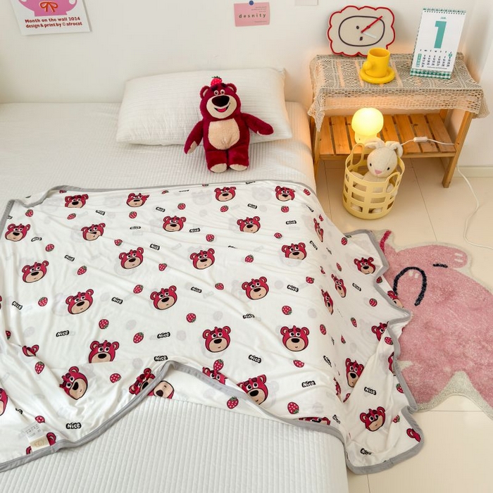91家纺网 家纺一手货源 找家纺 星期八 2024新款舒适亲肤婴儿裸睡级卡通印花凉感毯 草莓小熊