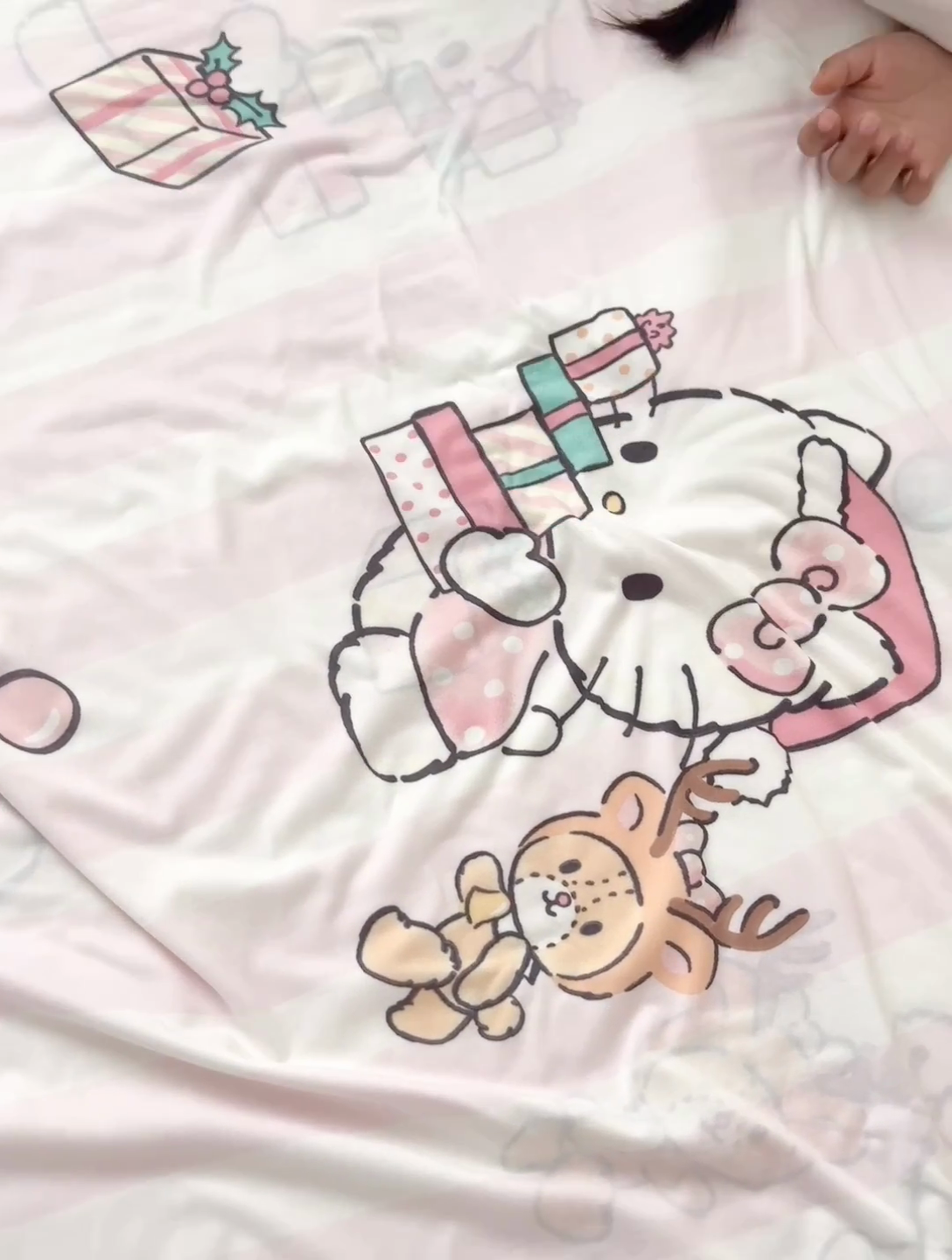 91家纺网 家纺一手货源 找家纺 星期八 2024新款舒适亲肤三丽鸥婴儿裸睡级凉感毯 条纹kitty