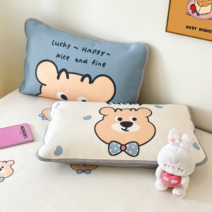 91家纺网 家纺一手货源 找家纺 寐居 2024新款时尚印花冰丝席大版枕套 英伦熊仔