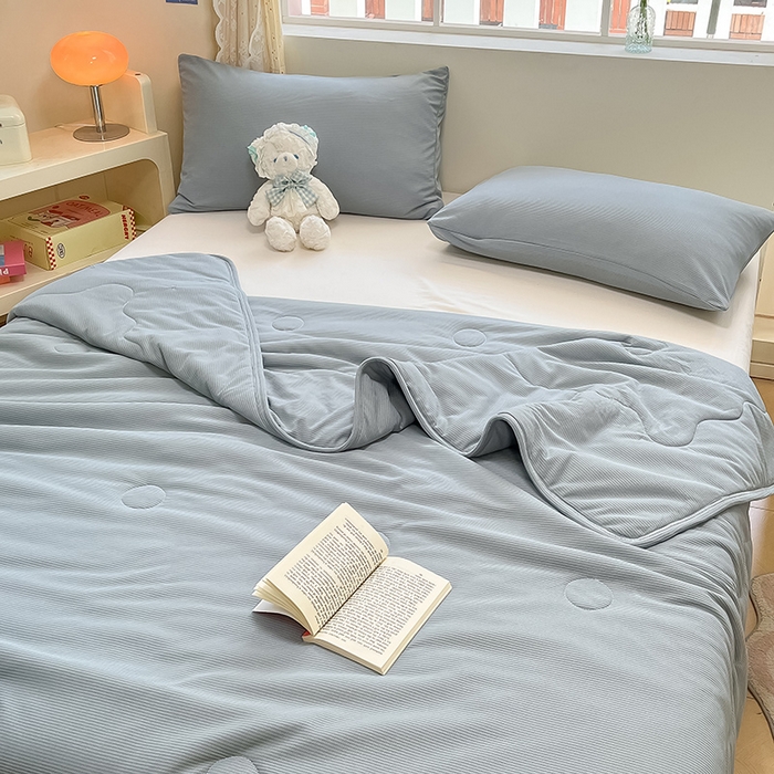 91家纺网 家纺一手货源 找家纺 美梦里 2024新款A类针织华夫格夏被夏凉被空调被子 线条蓝