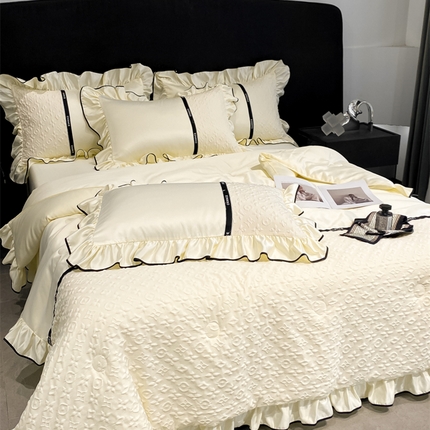 91家纺网 家纺一手货源 找家纺 索飞特家纺 2025新款水洗冰丝浮雕夏被四件套（洛丽娜） 洛丽娜-奶昔白